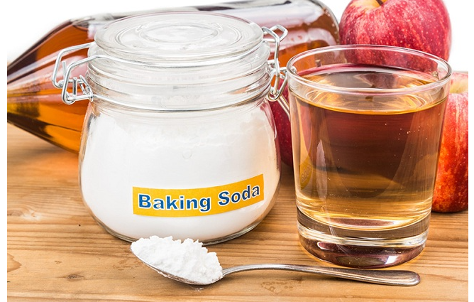 Thông cống nghẹt bằng baking soda, giấm ăn và nước nóng