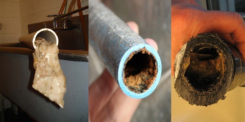 Đường ống nước nhiều năm chưa vệ sinh, đóng đầy cặn bẩn và rỉ sét
