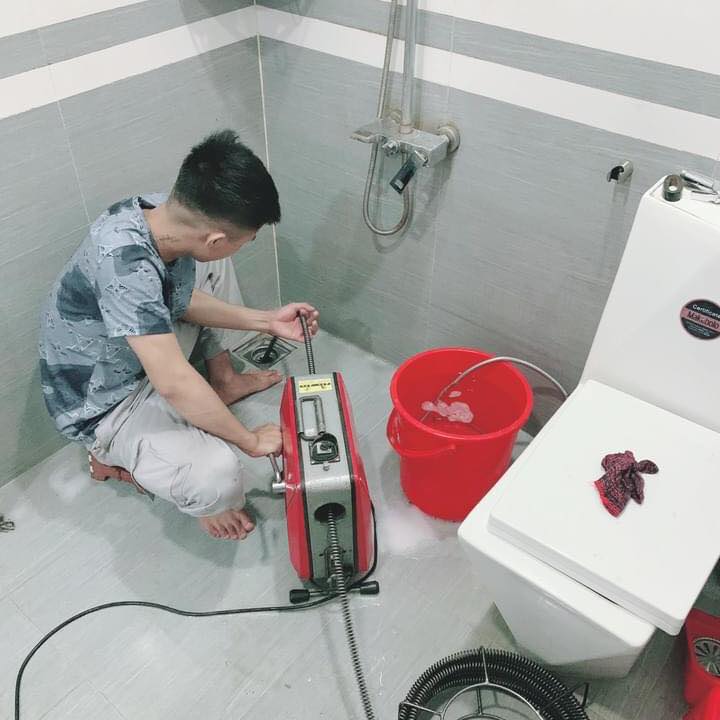 Thiết bị hiện đại hỗ trợ khử mùi hôi nhà vệ sinh hiệu quả, an toàn
