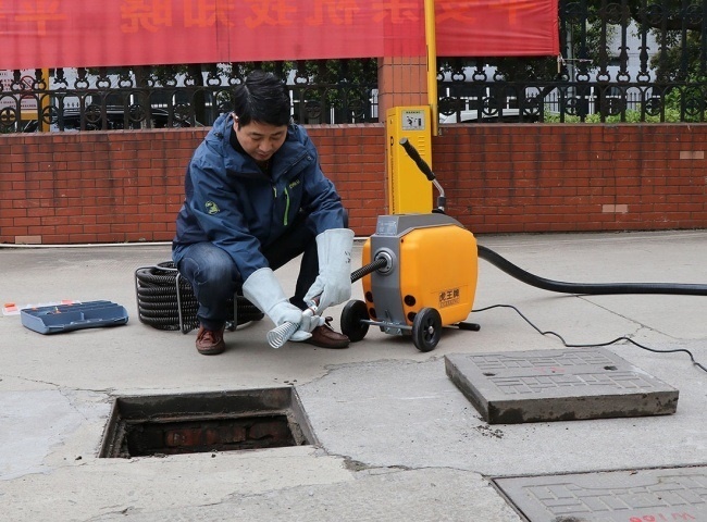 Làm việc tận tâm, sử dụng kỹ thuật tiên tiến để mang lại không gian sạch sẽ cho khách hàng