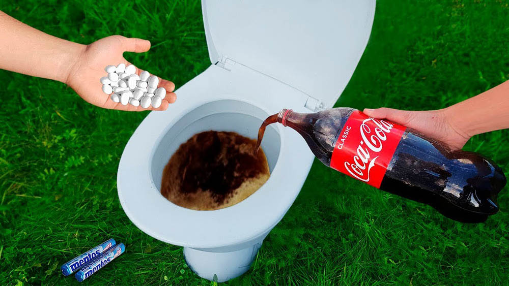 Ý tưởng thông tắc bồn cầu bằng coca cola và kẹo mentos chắc chắn bạn phải thử